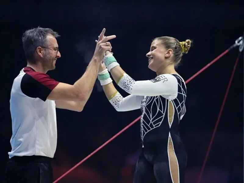 Cheftrainer Gerben Wiersma und Elisabeth Seitz