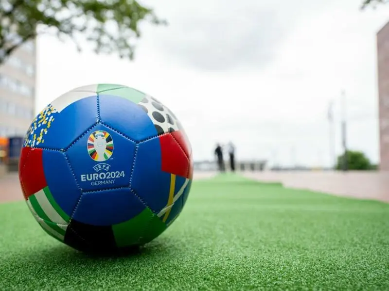 Grüner Teppich für die UEFA EURO 2024