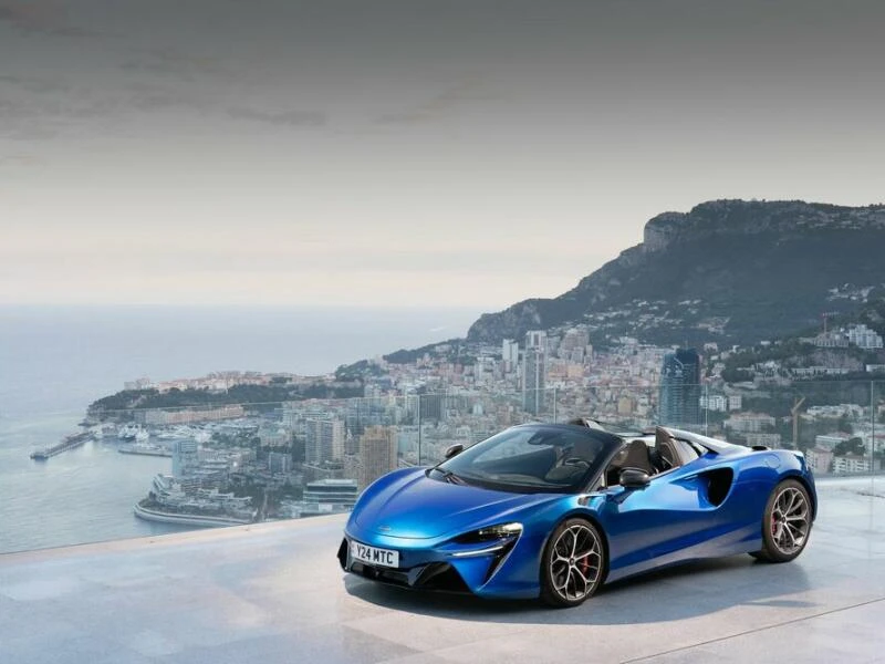 McLaren Artura Spider