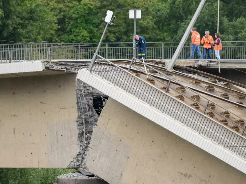 Carolabrücke in Dresden eingestürzt