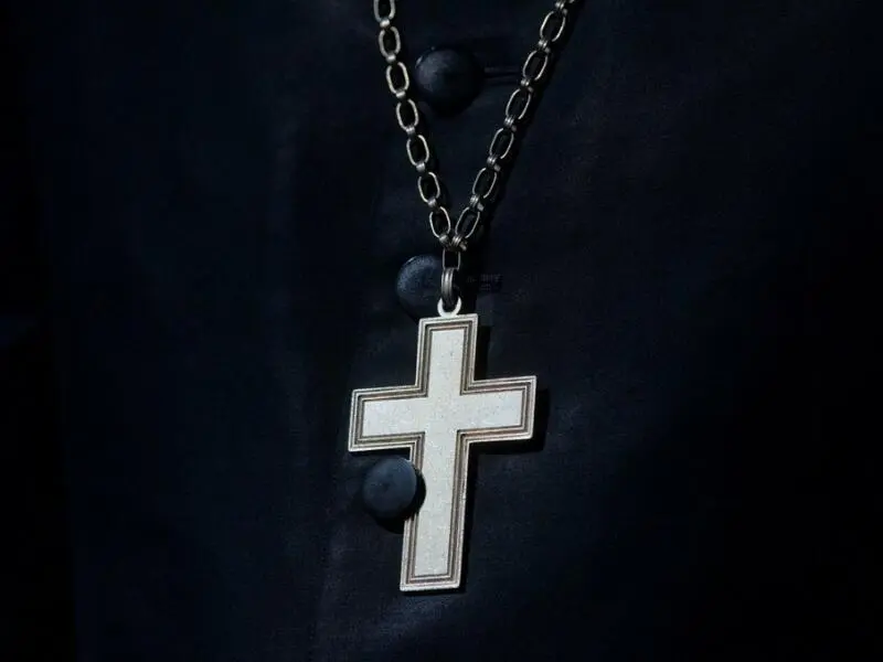 Kreuz an Halskette