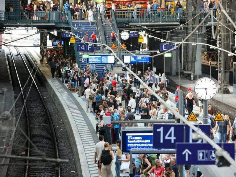 Zugverkehr bis Sonntag eingeschränkt