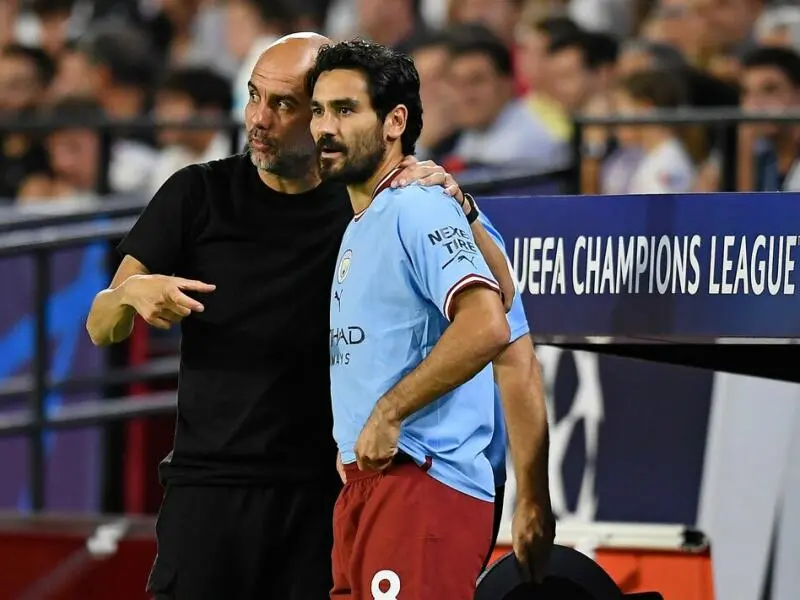 Pep Guardiola (l) und Ilkay Gündogan