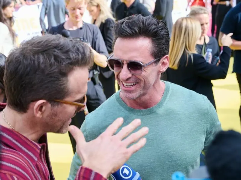 Ryan Reynolds (l) und Hugh Jackman