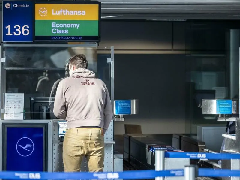 Check-in-Schalter der Lufthansa
