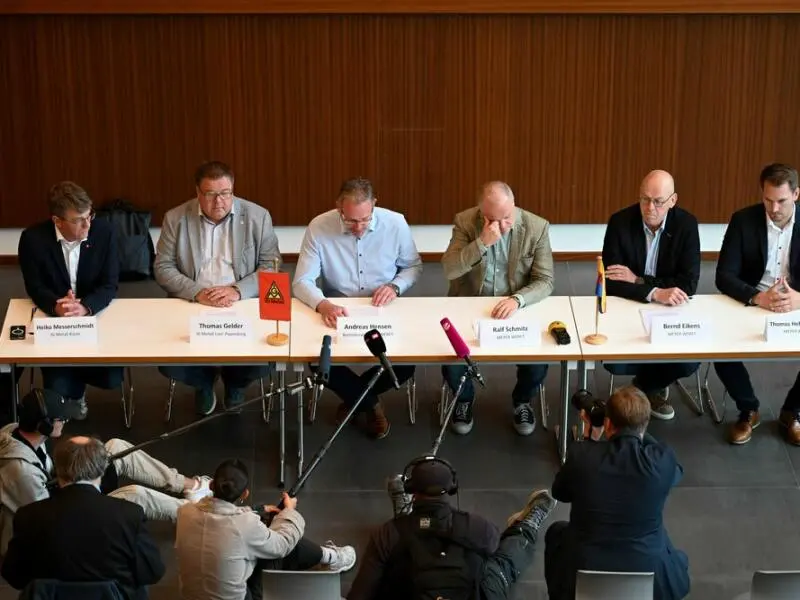 Pressekonferenz zur Zukunft der Meyer Werft