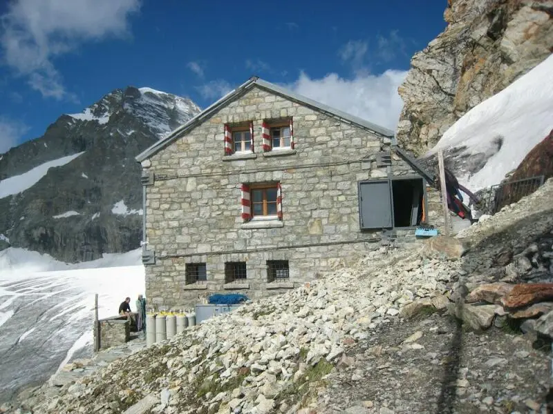 Rothornhütte von 1948 bei Zermatt