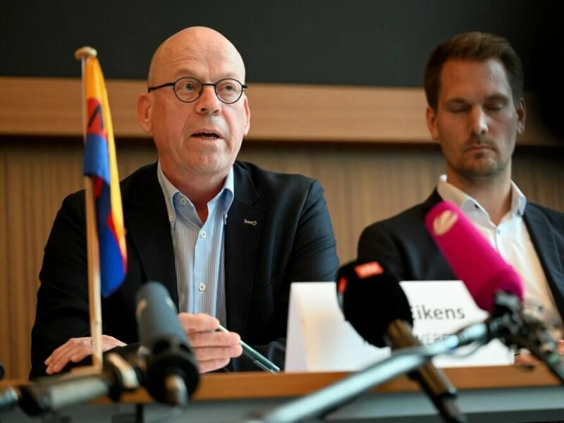 Pressekonferenz zur Zukunft der Meyer Werft