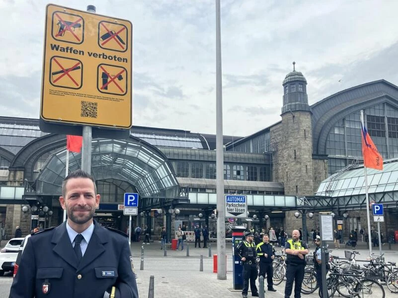 Vor Beginn des Waffenverbots am Hamburger Hauptbahnhof