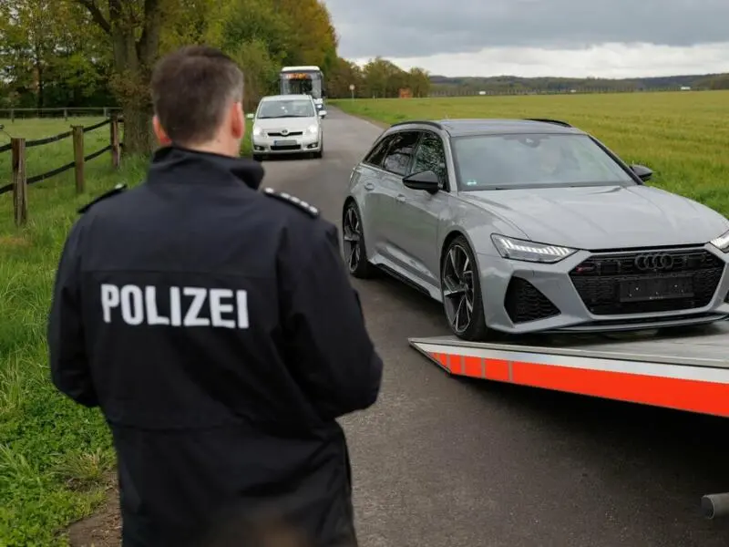 Polizei beschlagnahmt Luxusautos