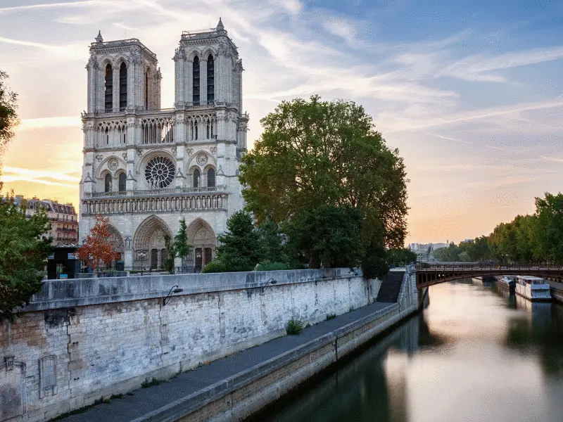 Eternal Notre-Dame: VR-Tour durch Zeit, Raum und Geschichte der Kathedrale