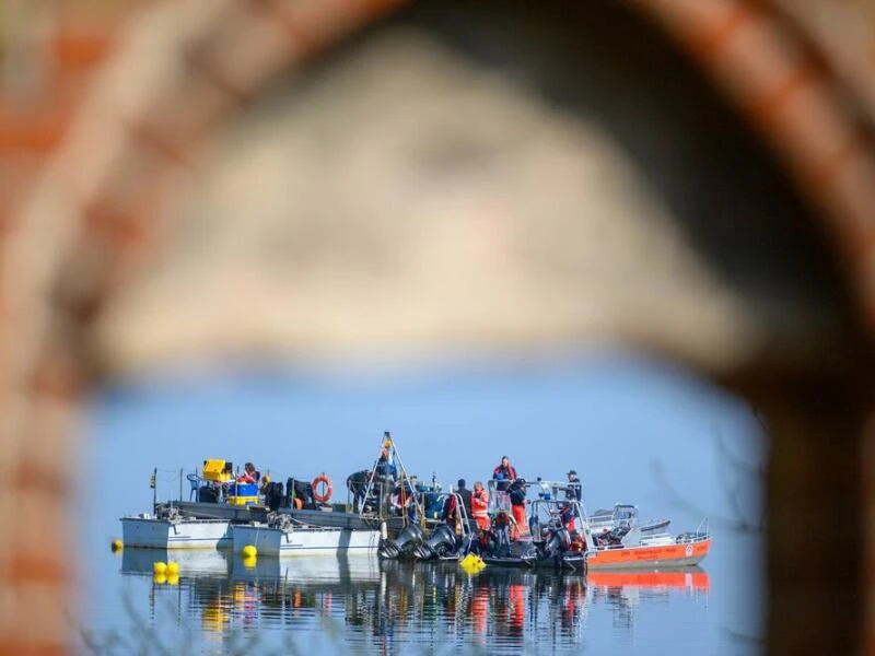 Tauchgang zu historischen Prahmboot im Arendsee