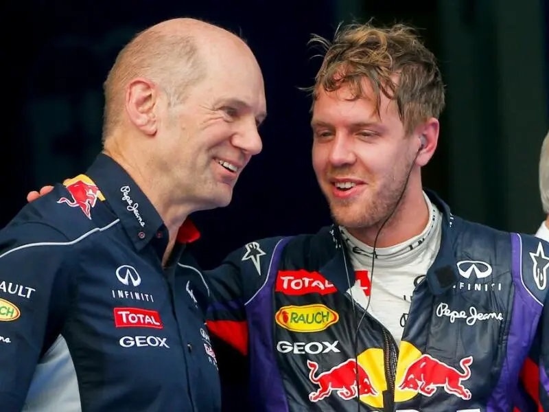 Sebastian Vettel und Adrian Newey (l.)