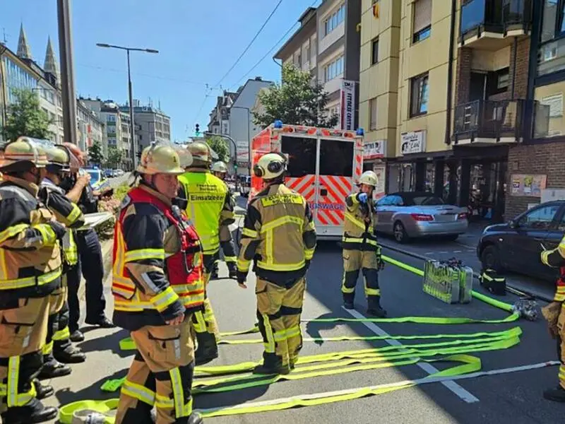 Rettungskräfte nach einer Explosion in Solingen