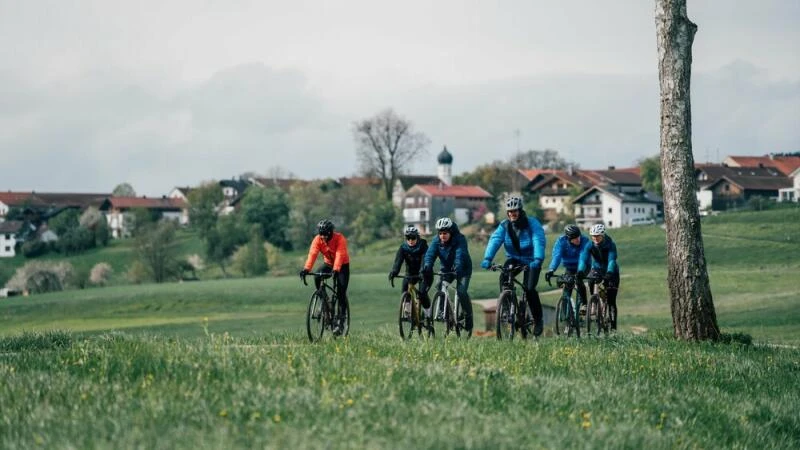 Gruppe von Gravelbikern in Oberbayern