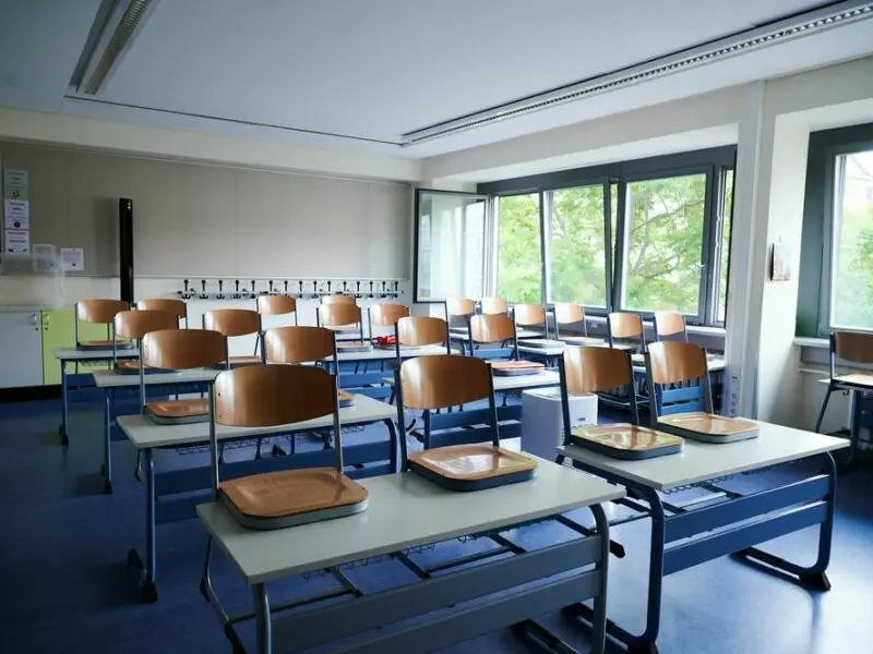 Die Gründe für ein leeres Klassenzimmer sind vielfältig