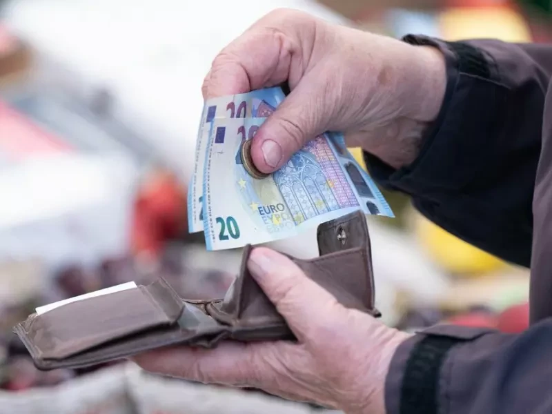 Mehr Geld zum Ausgeben - aber geringe Konsumneigung