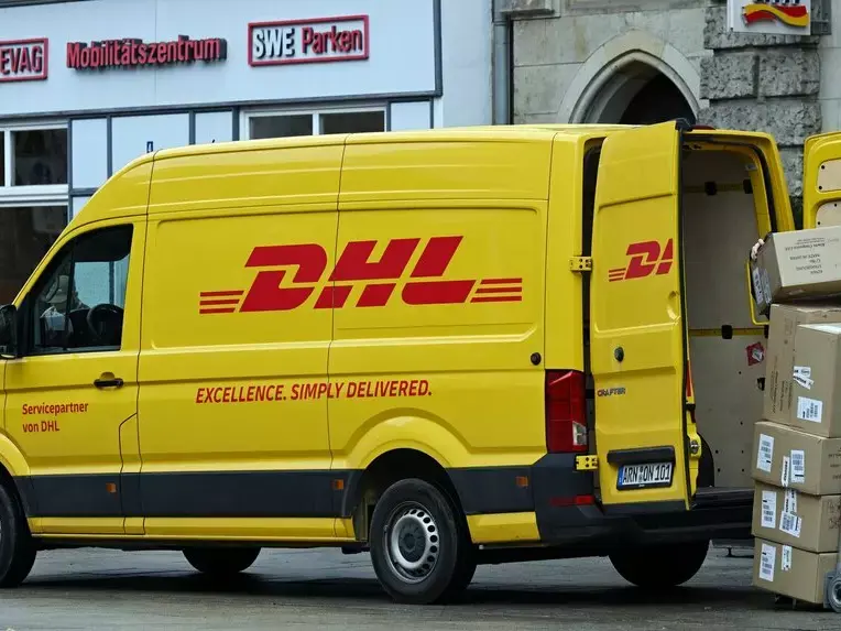 DHL-Zustellfahrzeug