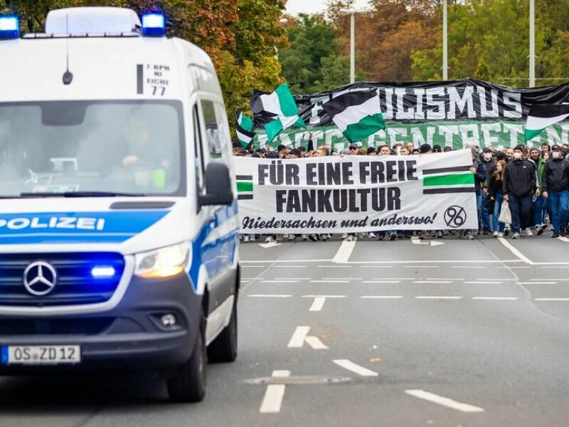 Demonstrationen vor Niedersachsen-Derby