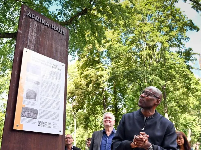 Stele zum Gedenken an Berliner Kolonialgeschichte