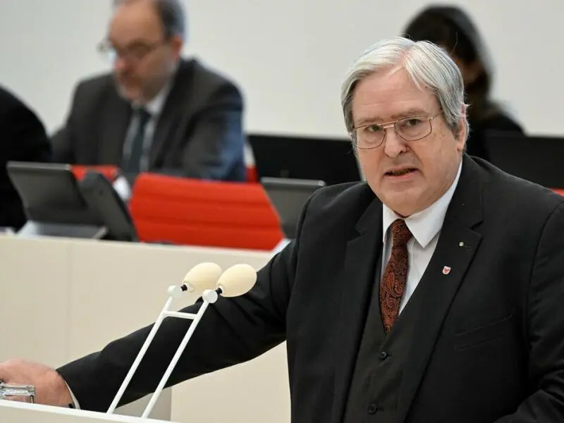 Wirtschaftsminister Jörg Steinbach