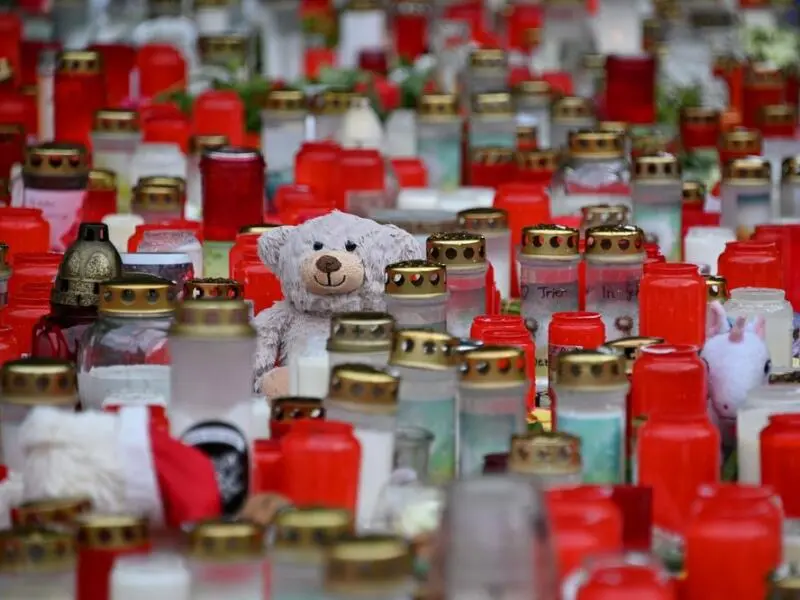 Kerzen für Opfer der Amokfahrt in Trier