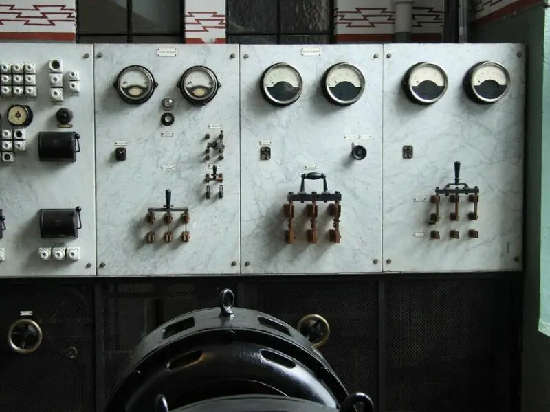 Schalttafel aus marmor im Kraftwerk Tyssedal