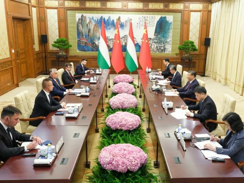 Ungarns Ministerpräsident Orban besucht China