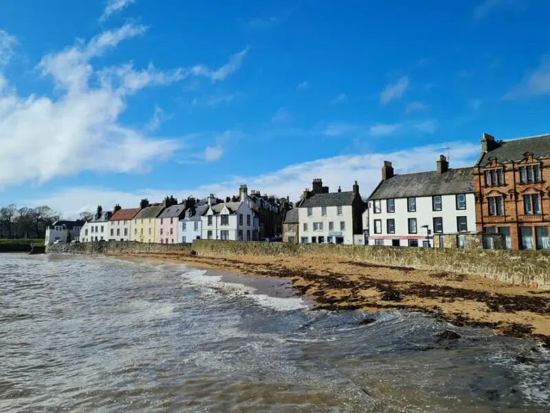 Häuserzeile am Strand von Anstruther