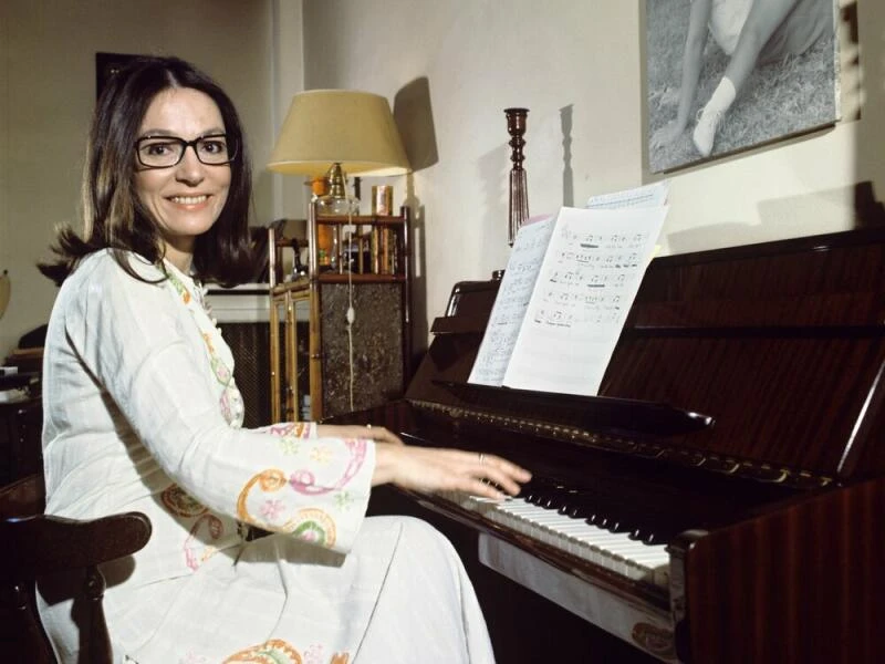 Sängerin Nana Mouskouri wird 90