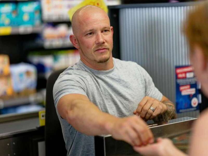 Turn-Olympiasieger Hambüchen an der Supermarkt-Kasse