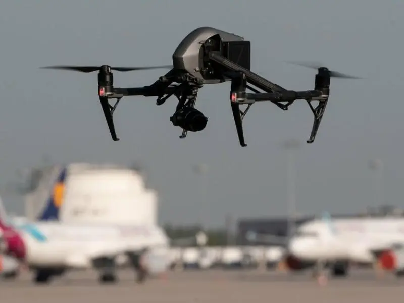 Drohne am Flughafen