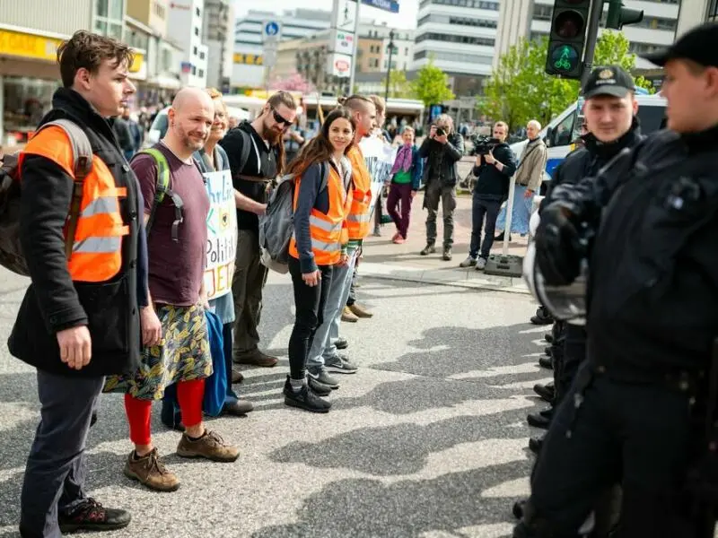 Letzte Generation protestiert in Hamburg