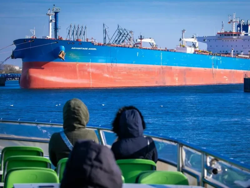 Öltanker im Rostocker Hafen