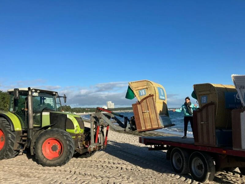 Strandkörbe werden abgebaut