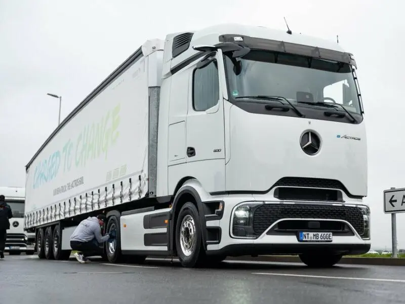 Daimler Truck stellt Fernverkehrs-Lkw vor