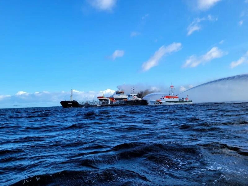 Öltanker brennt vor Heiligendamm