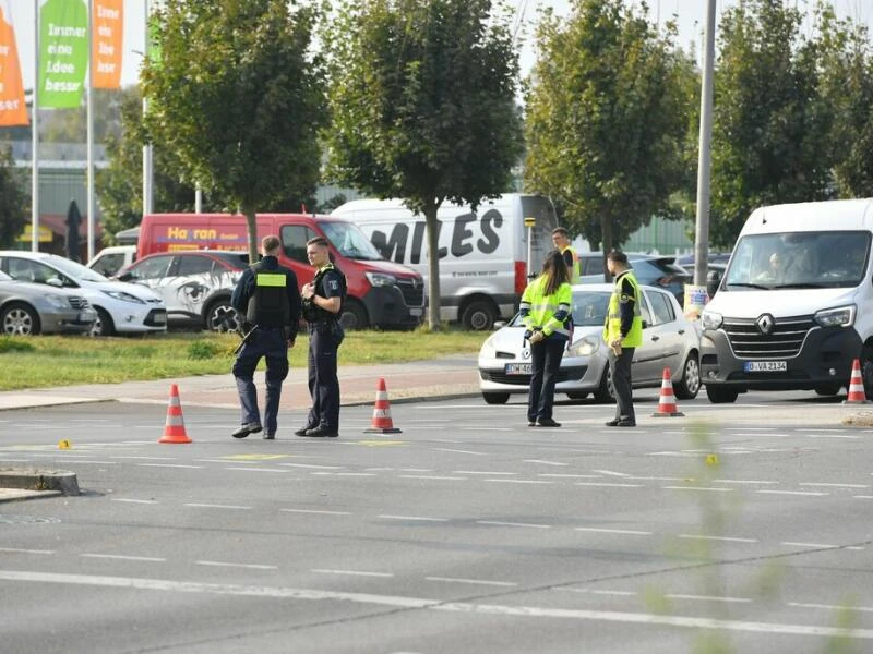 Unfall zwischen Rettungswagen und Bus