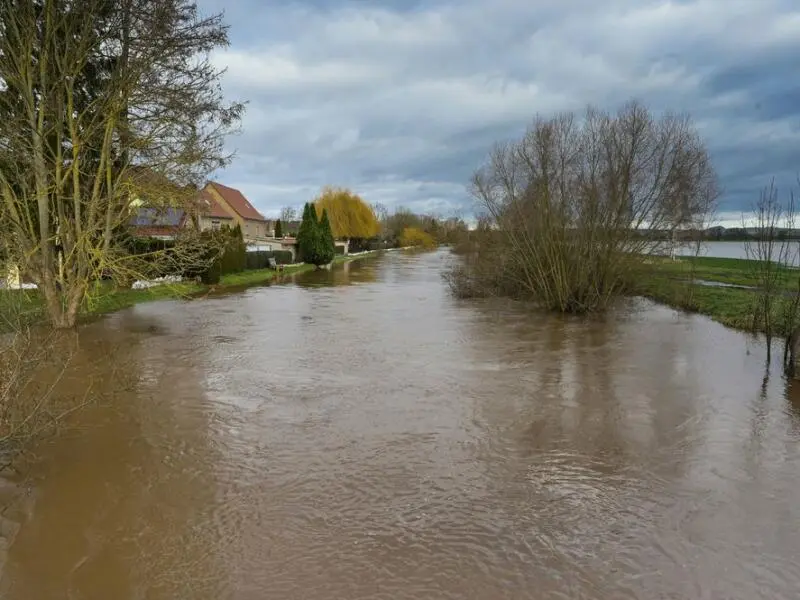 Hochwasserlage - Deichöffnung bei Mönchpfiffel-Nikolausrieth