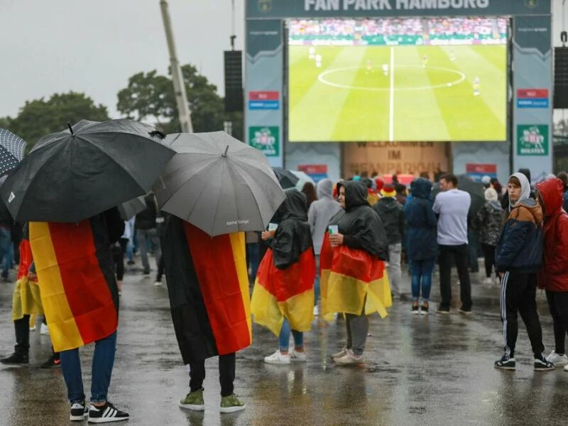 Fußballfans beim Public Viewing im Juni 2018 in Hamburg