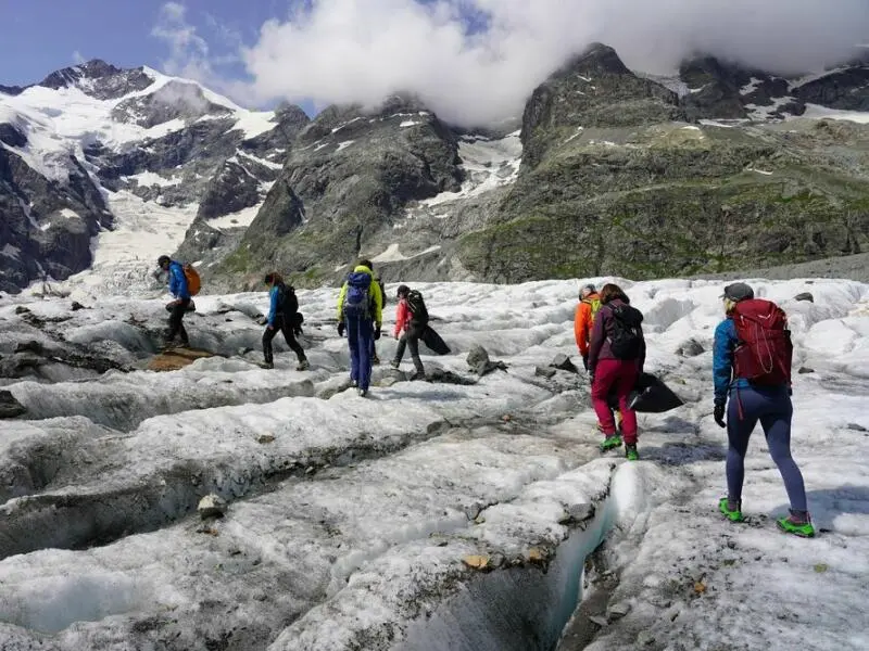 Müllsammelaktion auf dem Gletscher