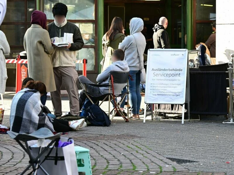 Warteschlangen vor Stuttgarter Ausländerbehörde