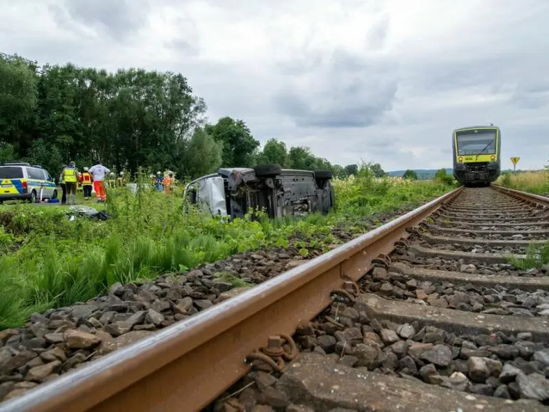 Tödlicher Zusammenstoß zwischen Zug und Auto