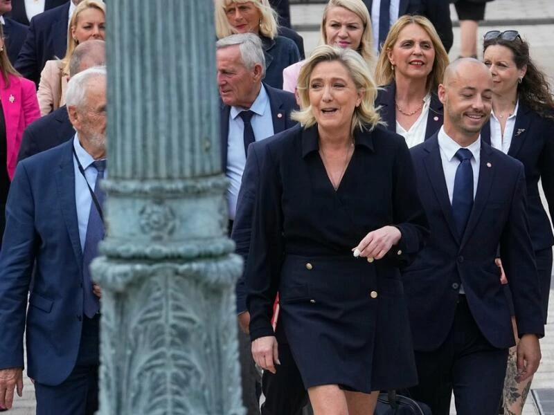 Le Pen wegen Verdachts auf Veruntreuen von EU-Geldern vor Gericht