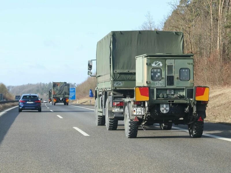 Bundeswehrkonvois unterwegs