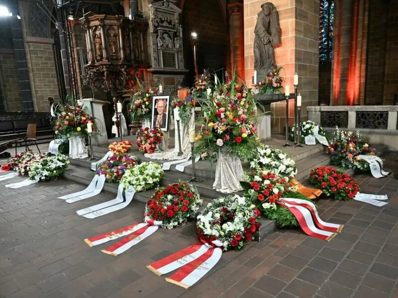 Große Trauerfeier für Willi Lemke im Bremer Dom