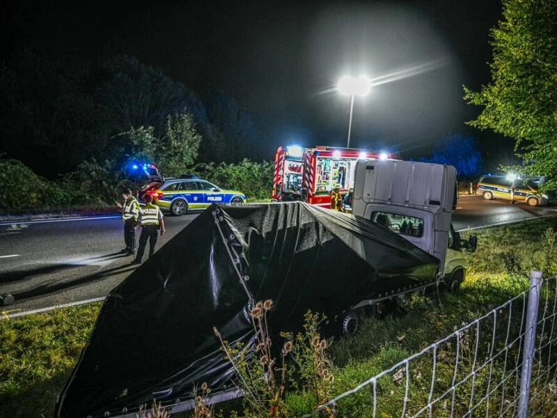 Nach Zusammenstoß zwischen Auto und Kleintransporter: Ein Toter