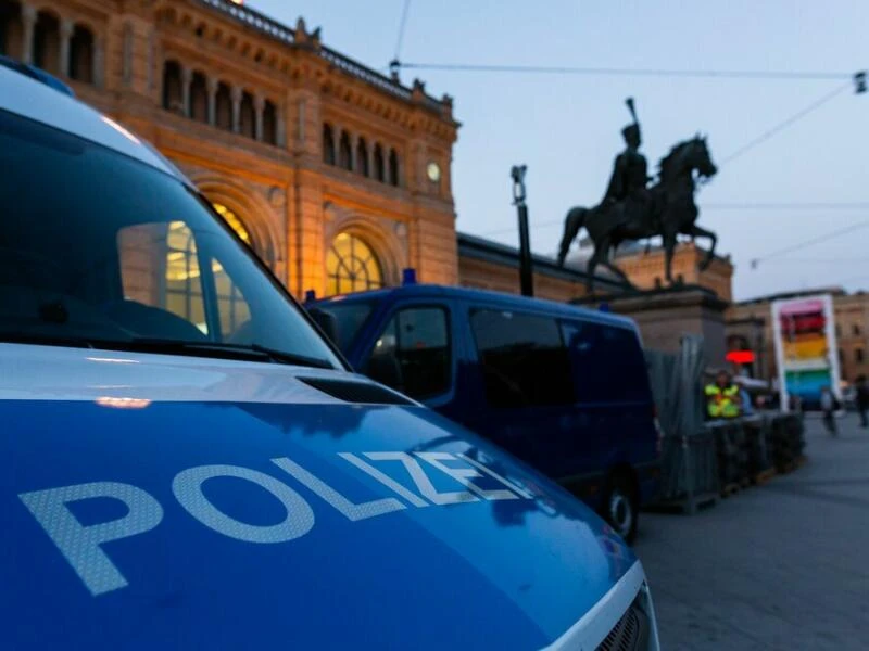 Polizei vor dem Hauptbahnhof - Archiv