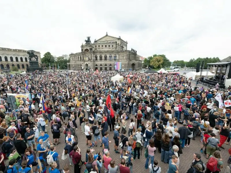 Demo gegen Rechtsextremismus - Dresden