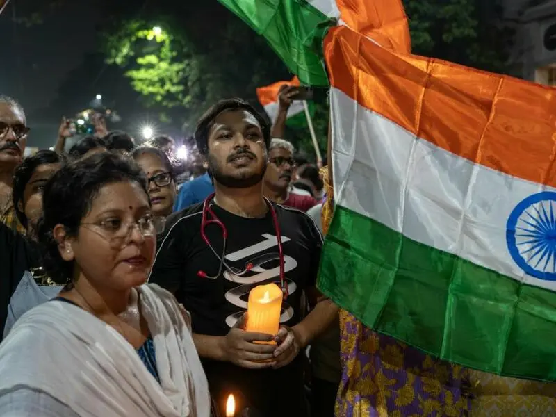 Proteste nach Vergewaltigung und Mord einer Ärztin in Indien